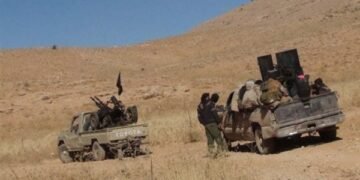 داعش يطالب الناس بالمال تحت تهديد السلاح في سوريا